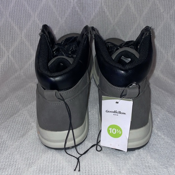 NWT Men's Size 10.5 Gray High-Top Sneakers. - Picture 3 of 7